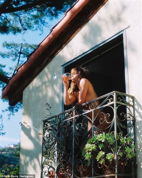 nude mom and daughter|Halle Berry Poses Naked on Open Balcony in Cheeky Mothers。